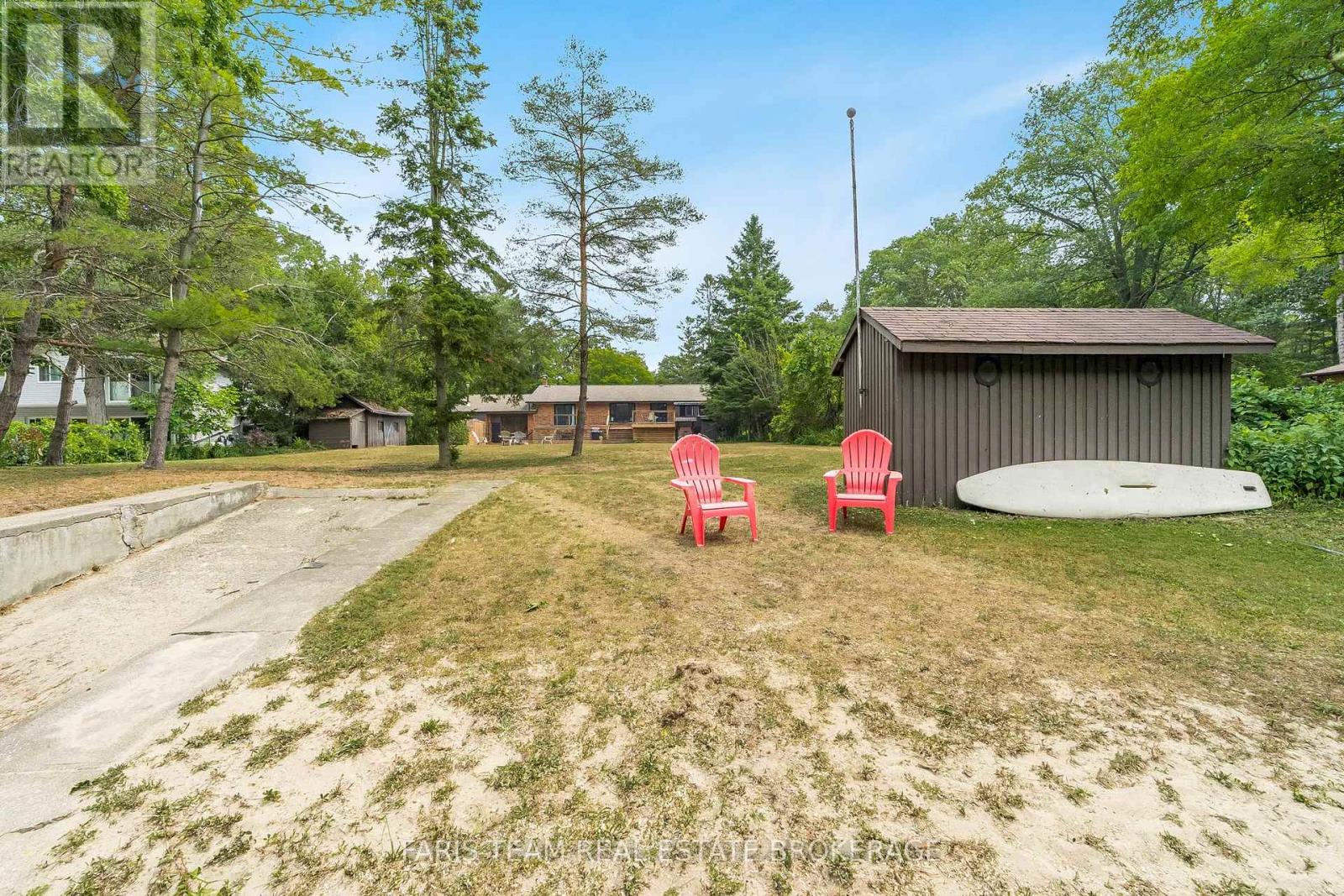 256 Knox Road E, Wasaga Beach, Ontario  L9Z 2T5 - Photo 34 - S12440494