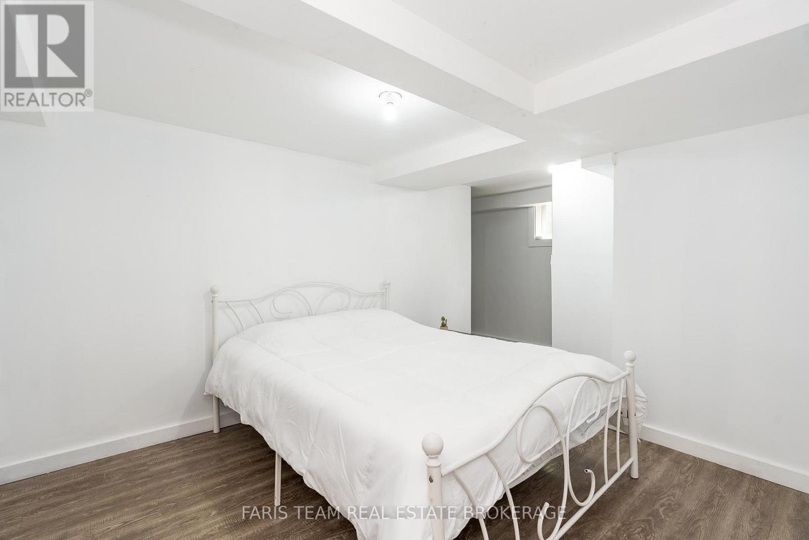 256 Knox Road E, Wasaga Beach, Ontario  L9Z 2T5 - Photo 23 - S12440494