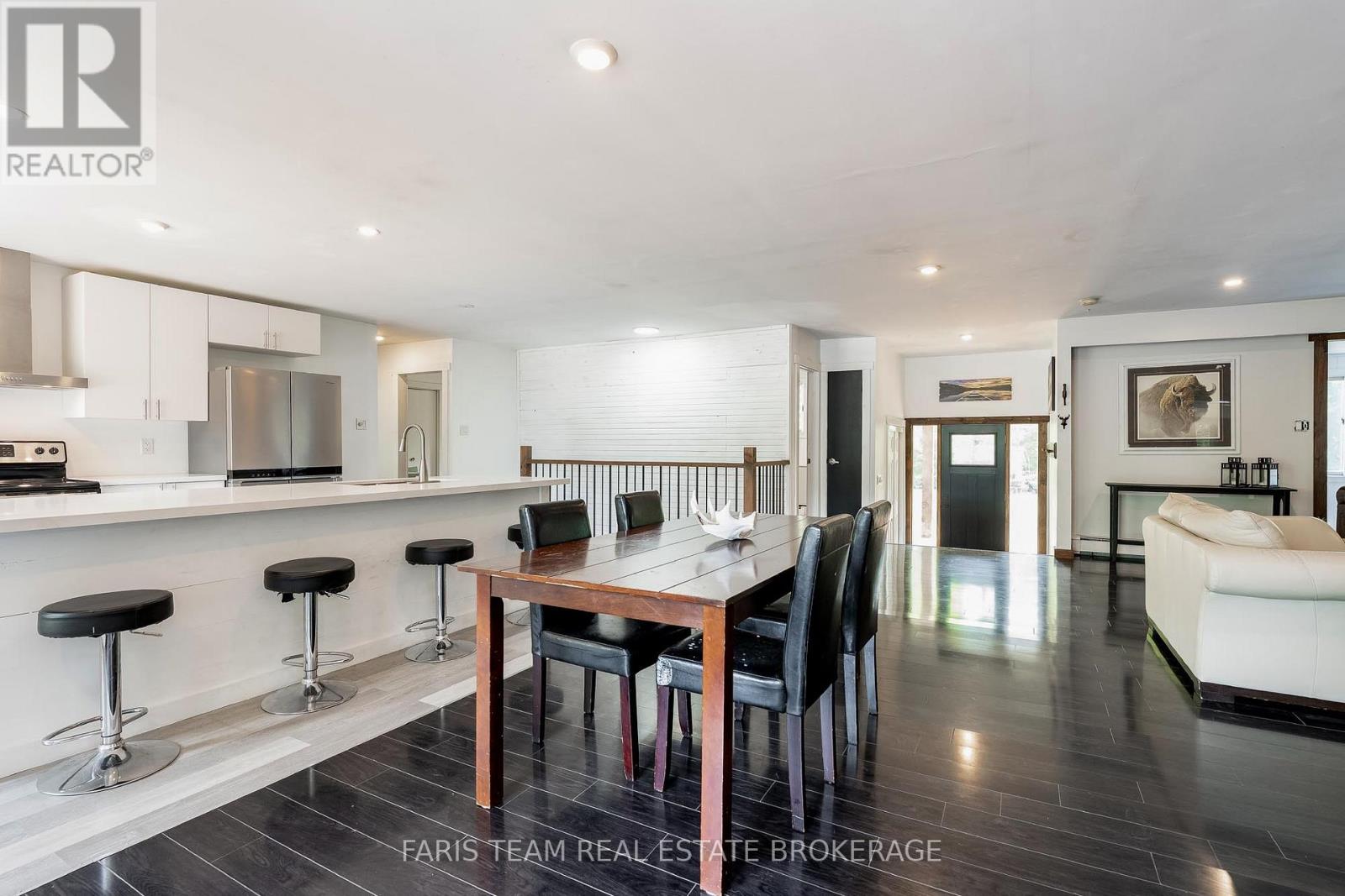 256 Knox Road E, Wasaga Beach, Ontario  L9Z 2T5 - Photo 9 - S12440494