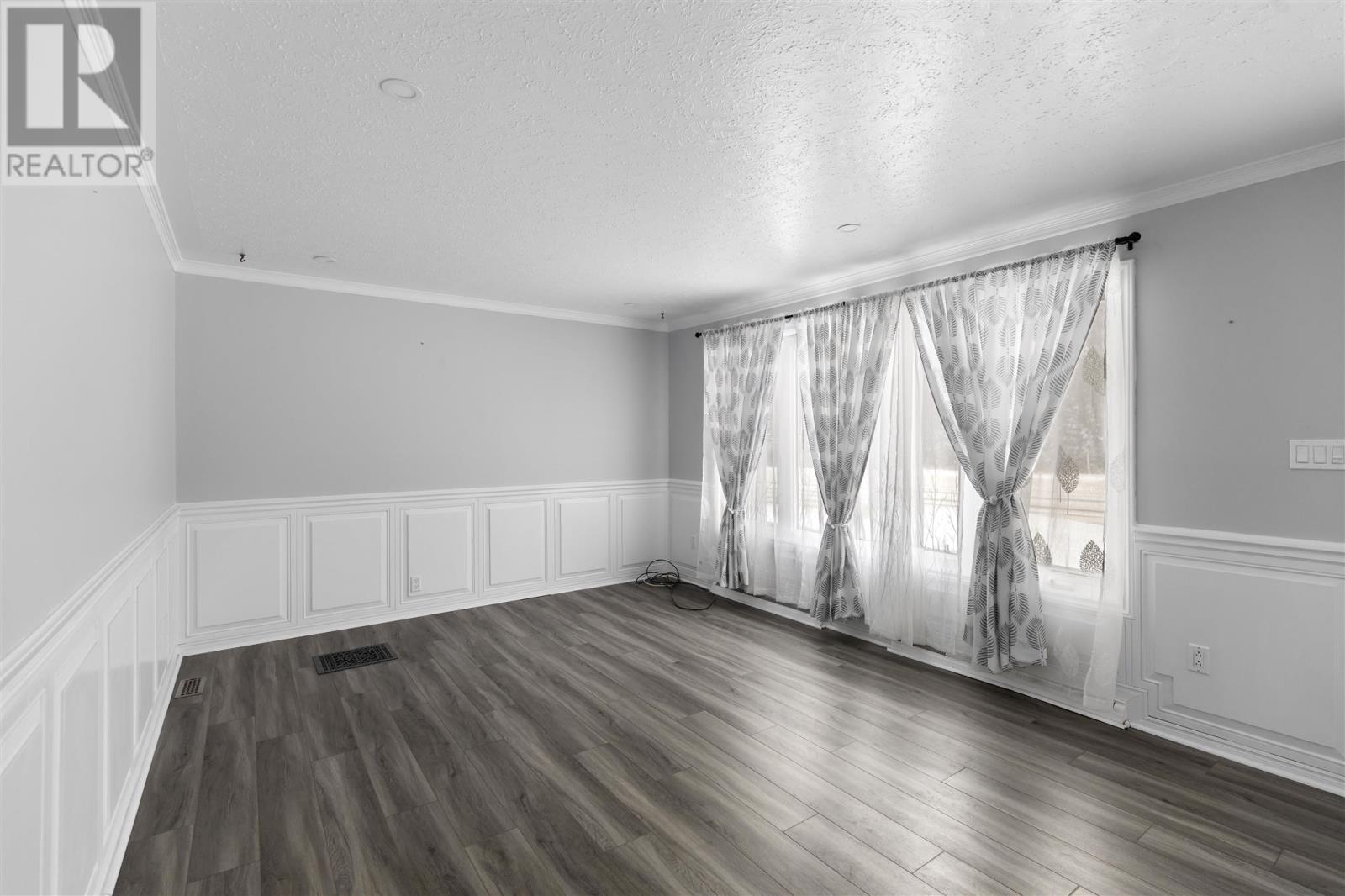 263 Second Lin E, Sault Ste. Marie, Ontario  P6C 2M5 - Photo 6 - SM253433