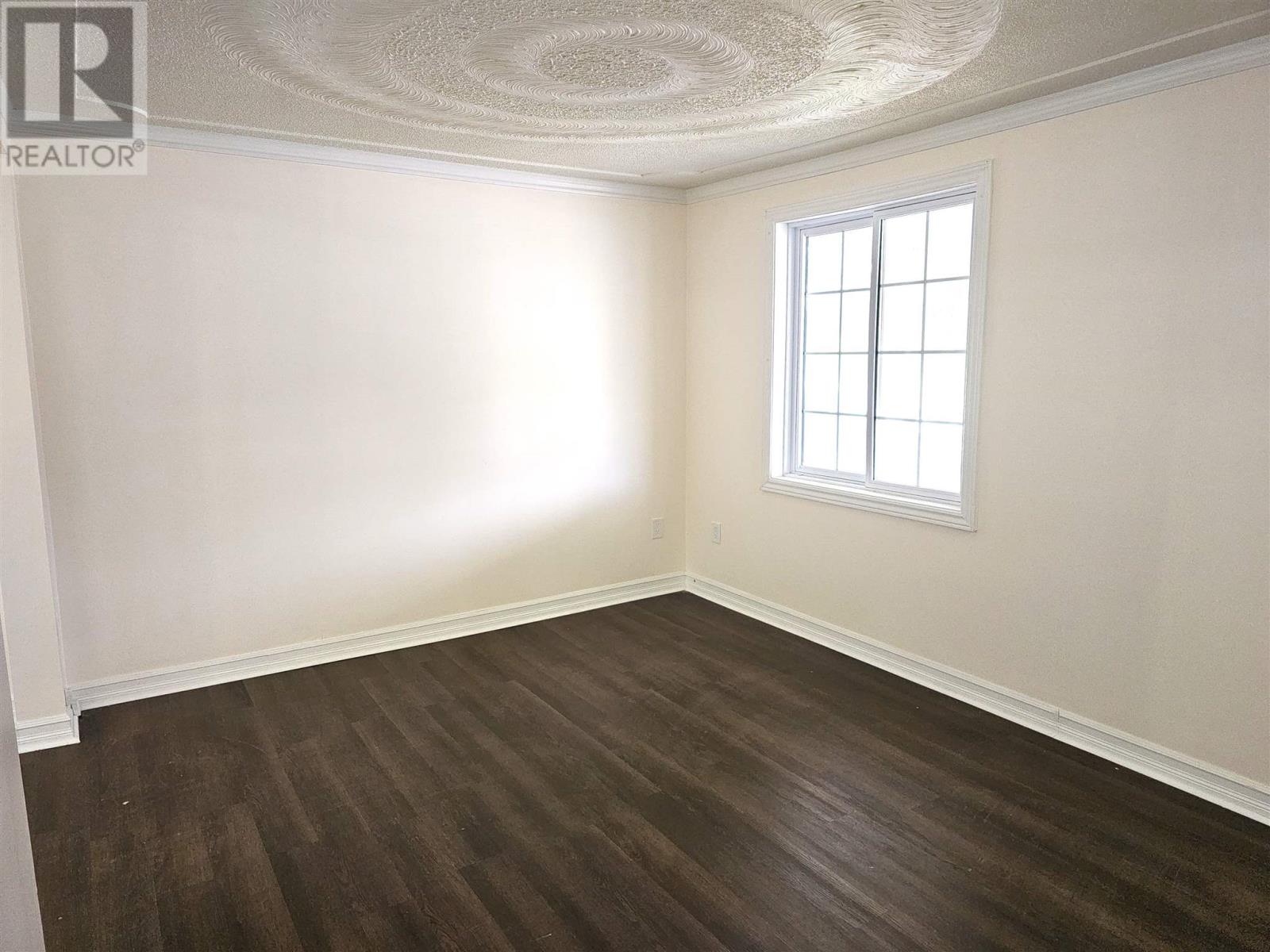 104 London St, Sault Ste. Marie, Ontario P6A 2S4 - Photo 3 - SM253439