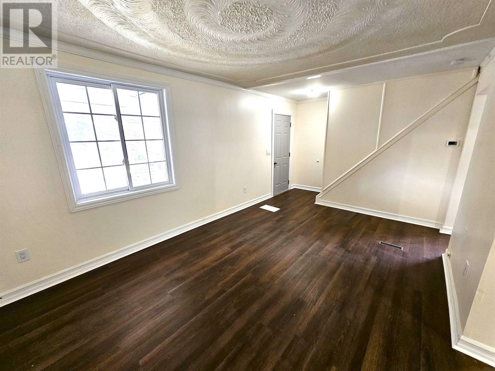 104 London St, Sault Ste. Marie, Ontario P6A 2S4 - Photo 4 - SM253439