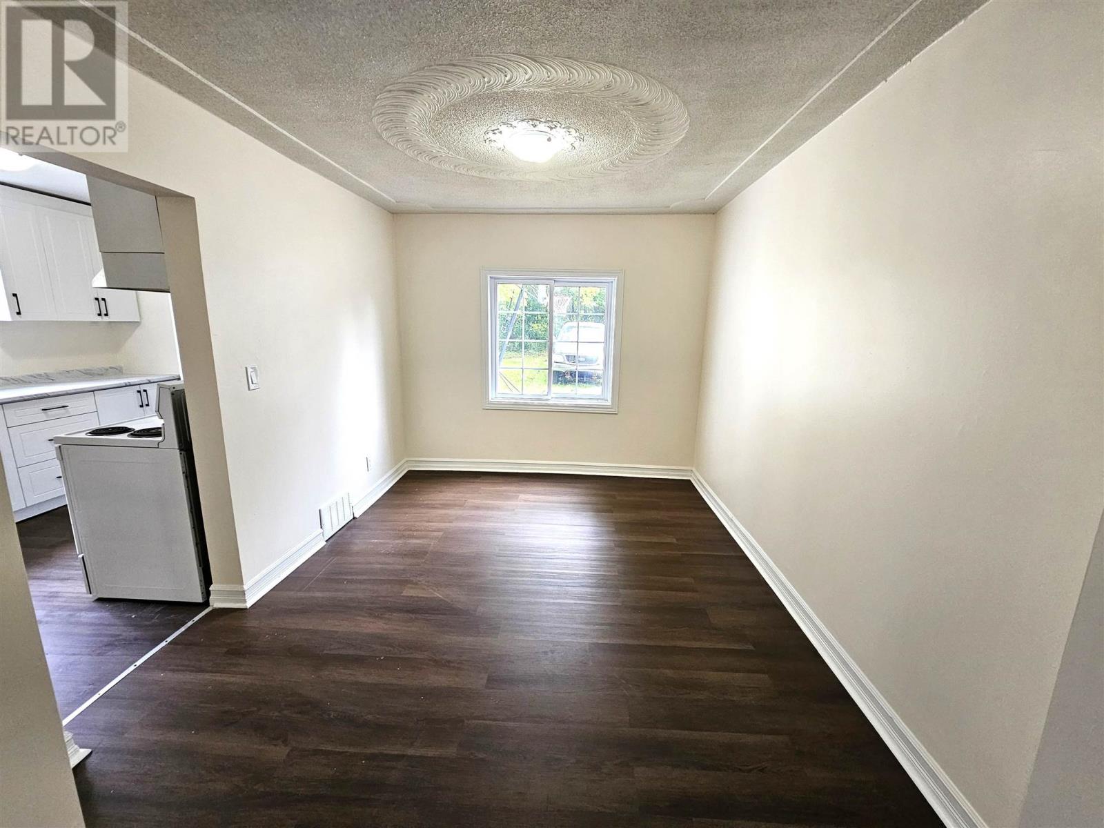 104 London St, Sault Ste. Marie, Ontario P6A 2S4 - Photo 5 - SM253439