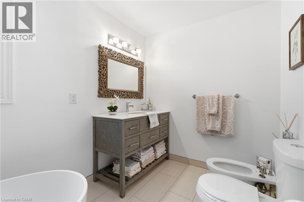 2435 Dorchester Road, Niagara Falls, Ontario  L2J 2Y9 - Photo 18 - 40788997