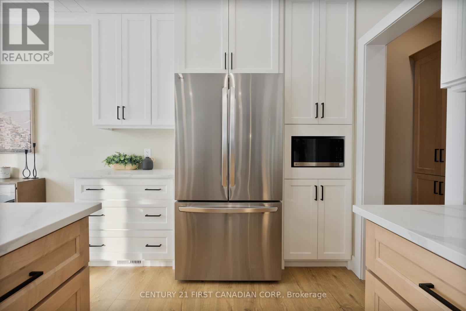 25 Sheldabren Street, North Middlesex, Ontario  N0M 1A0 - Photo 13 - X12612862