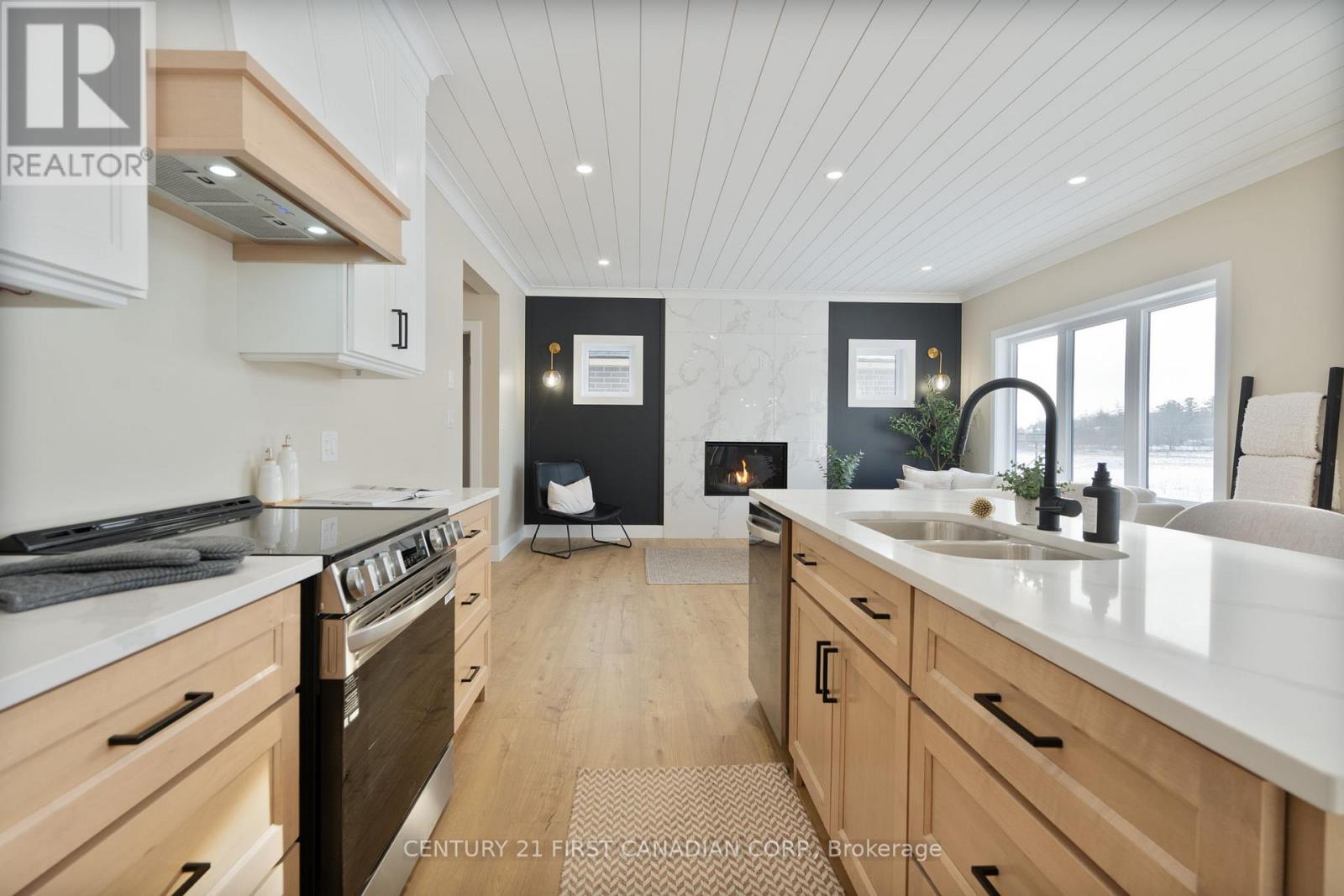 25 Sheldabren Street, North Middlesex, Ontario  N0M 1A0 - Photo 15 - X12612862