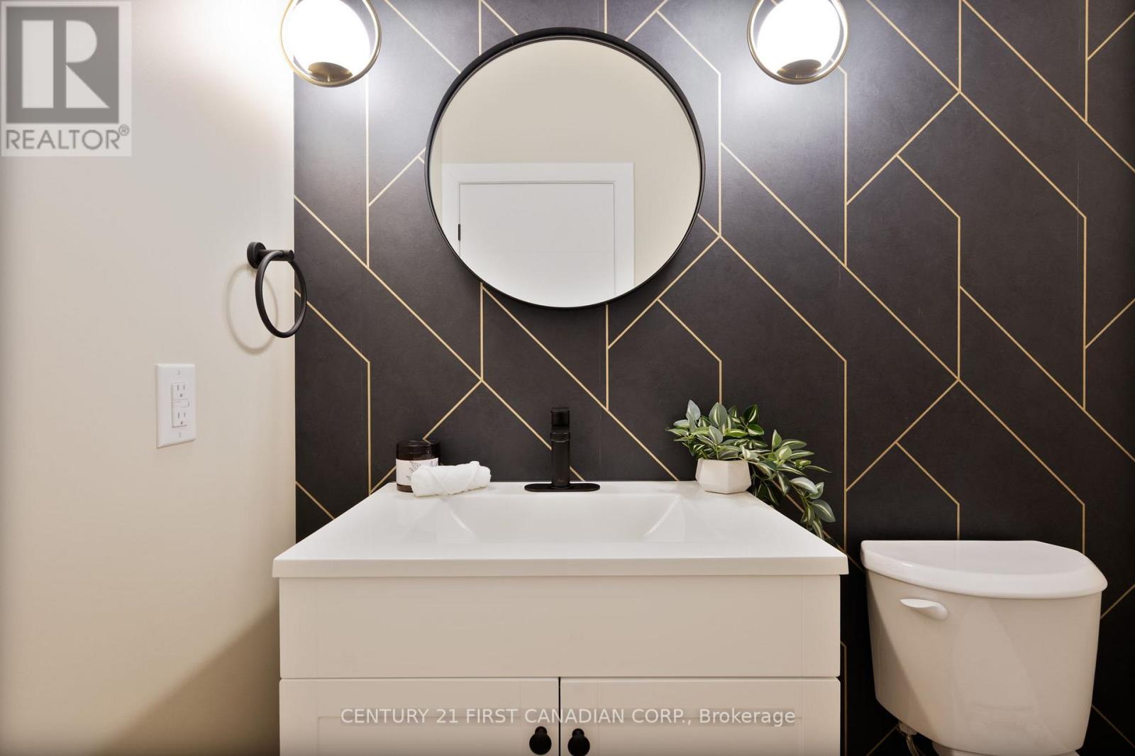 25 Sheldabren Street, North Middlesex, Ontario  N0M 1A0 - Photo 6 - X12612862