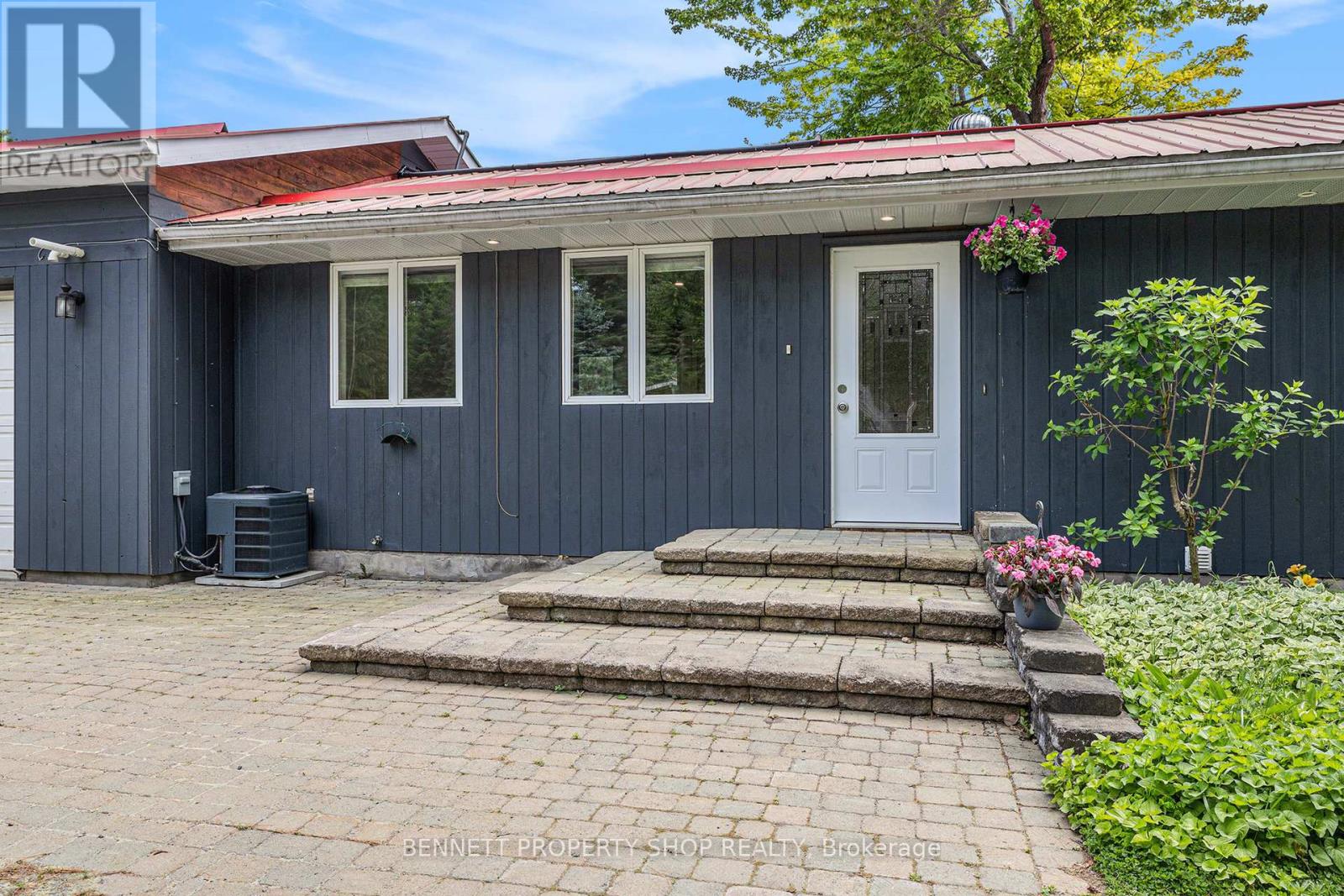 Poolside - 579 Peneshula Road, Lanark Highlands, Ontario  K0A 3L0 - Photo 2 - X12612826