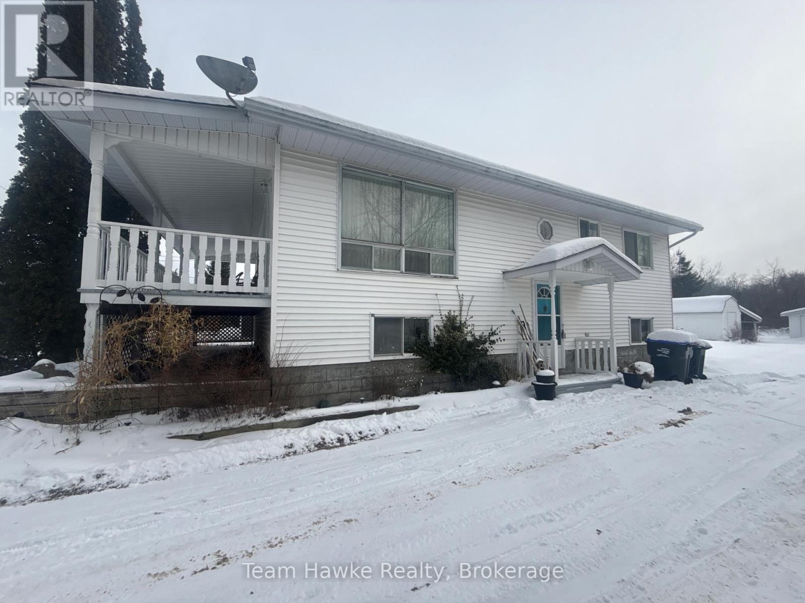 203 Woodlands Avenue, Tay, Ontario  L0K 1R0 - Photo 2 - S12521726