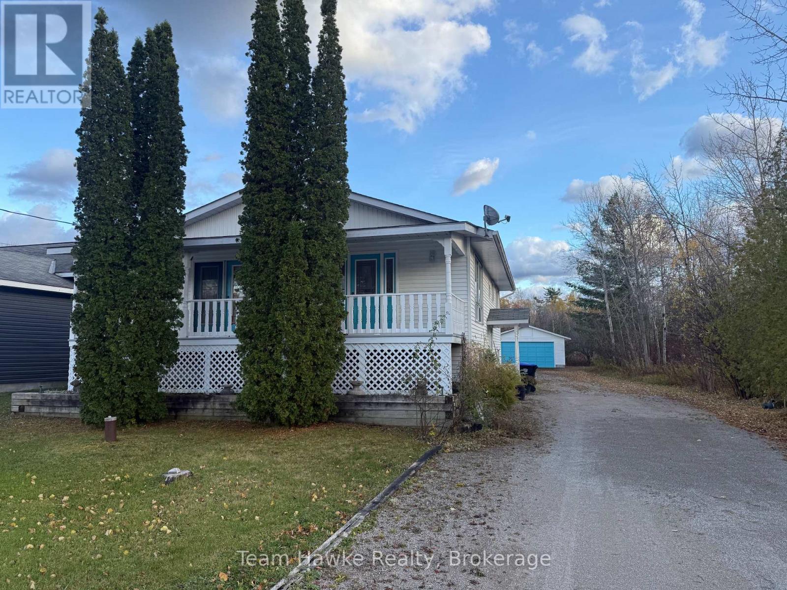 203 Woodlands Avenue, Tay, Ontario  L0K 1R0 - Photo 3 - S12521726