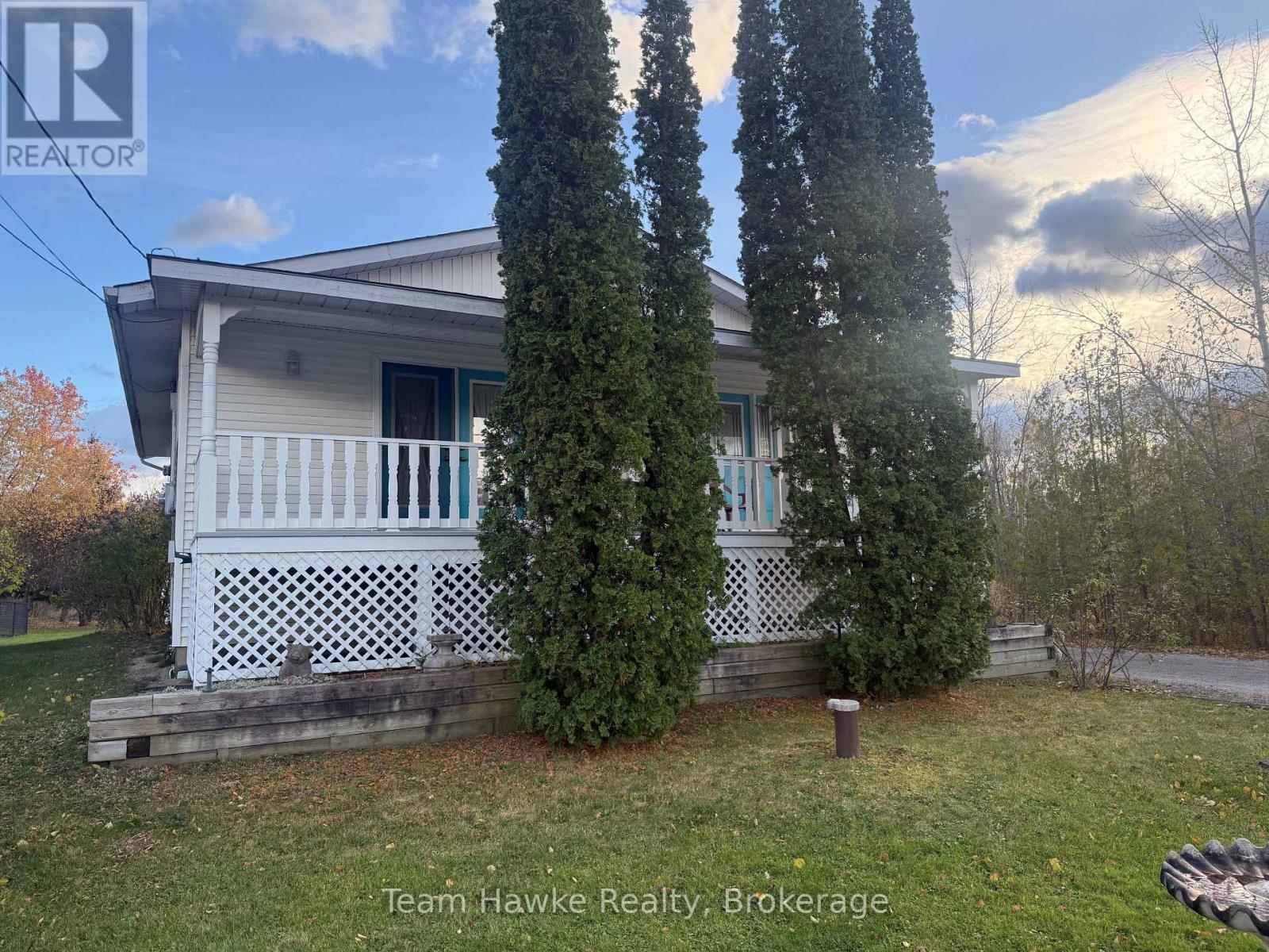 203 Woodlands Avenue, Tay, Ontario  L0K 1R0 - Photo 4 - S12521726