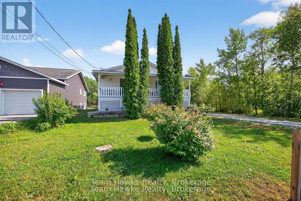 203 Woodlands Avenue, Tay, Ontario  L0K 1R0 - Photo 9 - S12521726