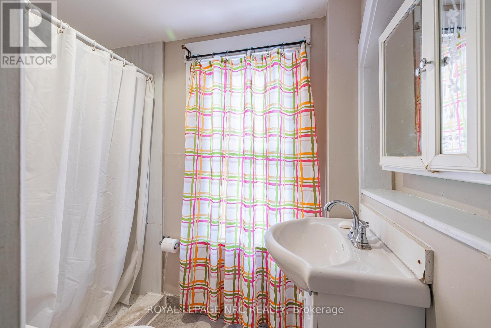 5495 Drummond Road, Niagara Falls, Ontario  L2G 4L2 - Photo 23 - X12612794