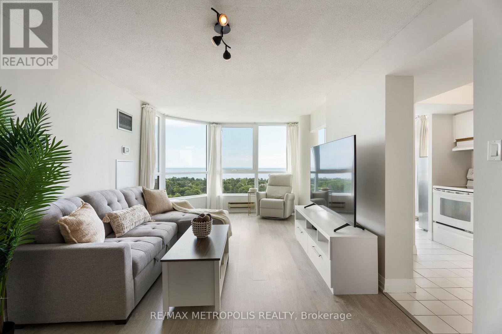 1707 - 3233 EGLINTON AVENUE E, Toronto, Ontario