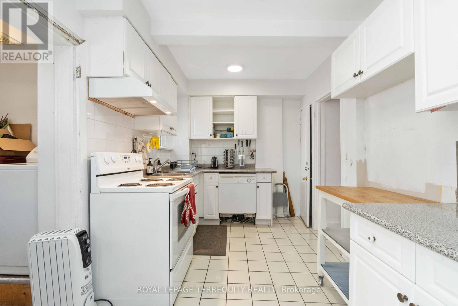 70 Rogers Road, Toronto, Ontario  M6E 1P1 - Photo 10 - C12612786