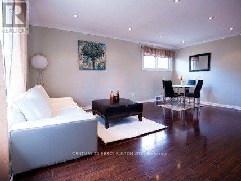 50 Kilgreggan Crescent, Toronto (Bendale), Ontario  M1J 1S5 - Photo 3 - E12612722