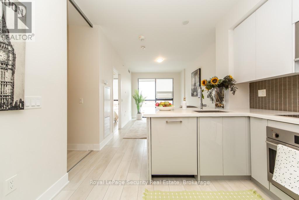 314 - 2916 Highway 7 Road, Vaughan, Ontario  L4K 0K6 - Photo 6 - N12612780