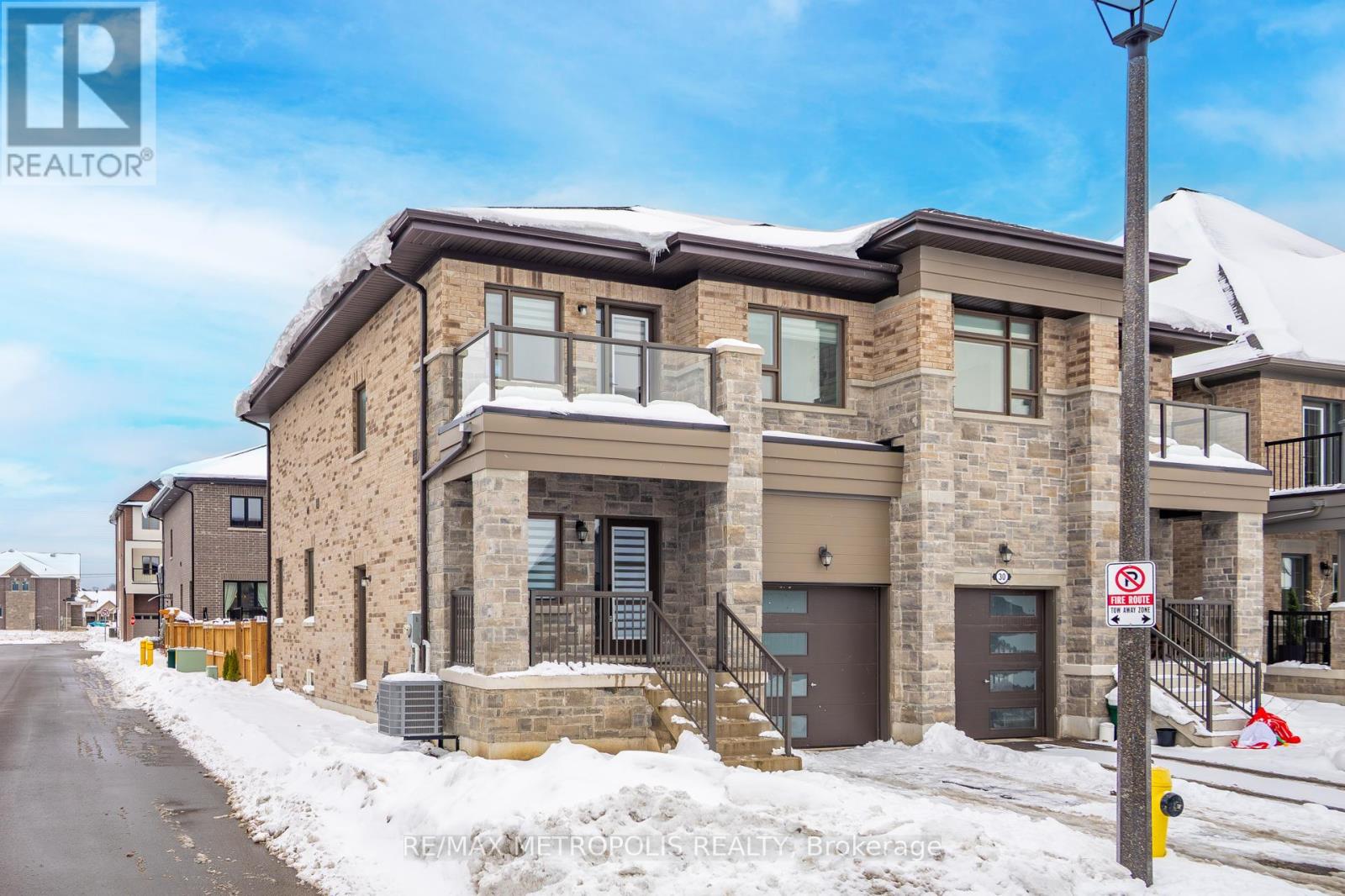 32 BALLINGER WAY, Uxbridge, Ontario