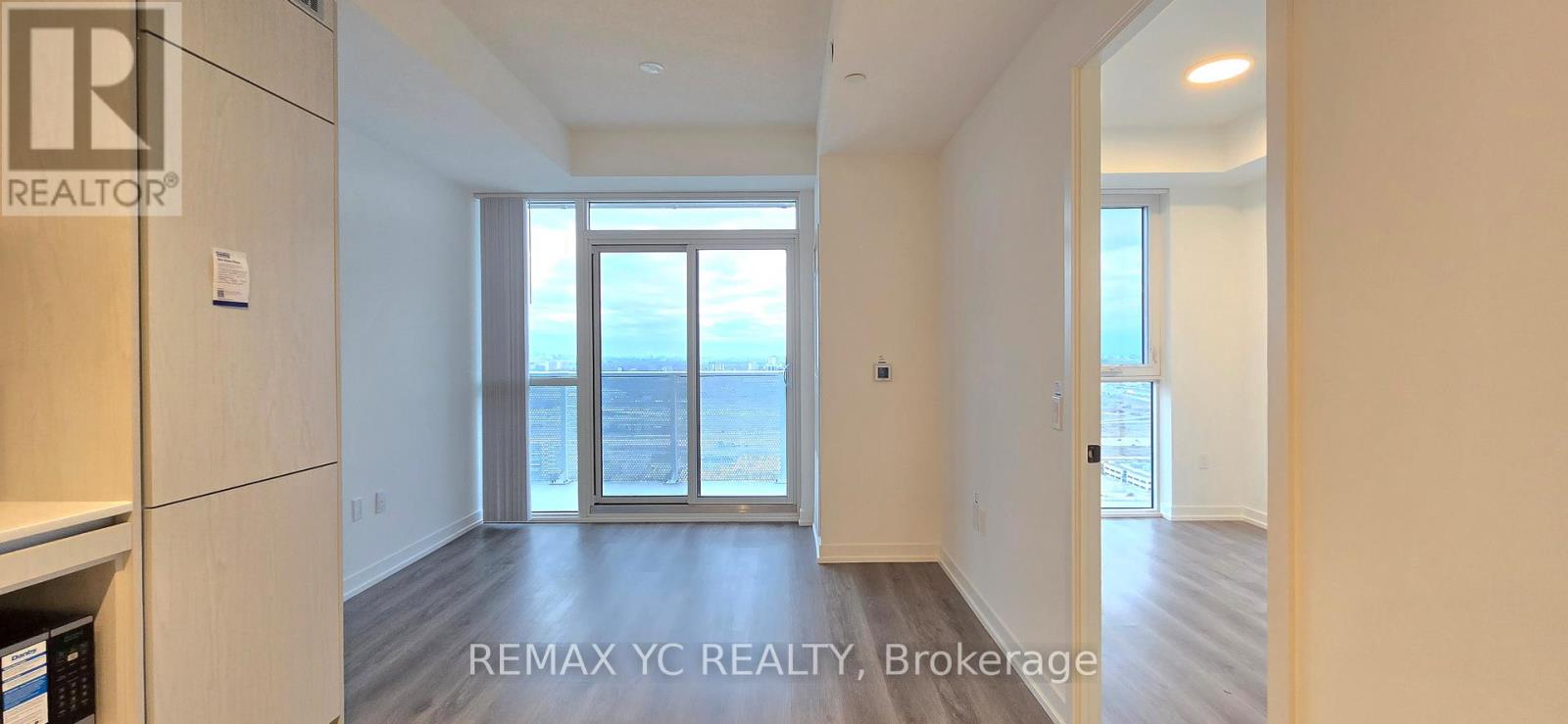 3912 - 28 Interchange Way, Vaughan (Vaughan Corporate Centre), Ontario  L4K 0P8 - Photo 3 - N12612868