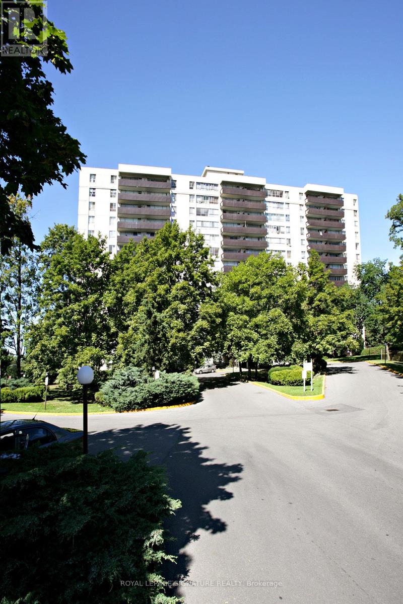 1002 - 6200 Bathurst Street, Toronto (Westminster-Branson), Ontario  M2R 2A3 - Photo 14 - C12612652