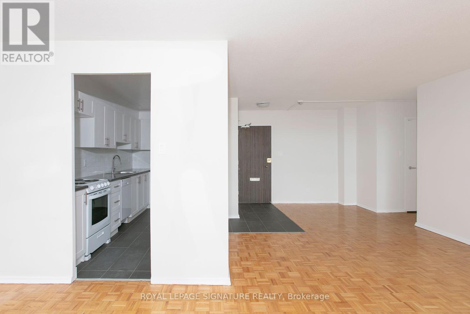 1002 - 6200 Bathurst Street, Toronto (Westminster-Branson), Ontario  M2R 2A3 - Photo 7 - C12612652