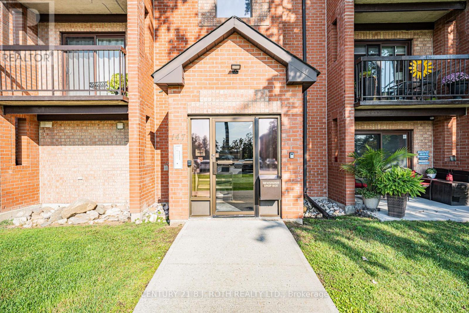 G10 - 147 Edgehill Drive, Barrie, Ontario L4N 1L9 - Photo 2 - S12612754