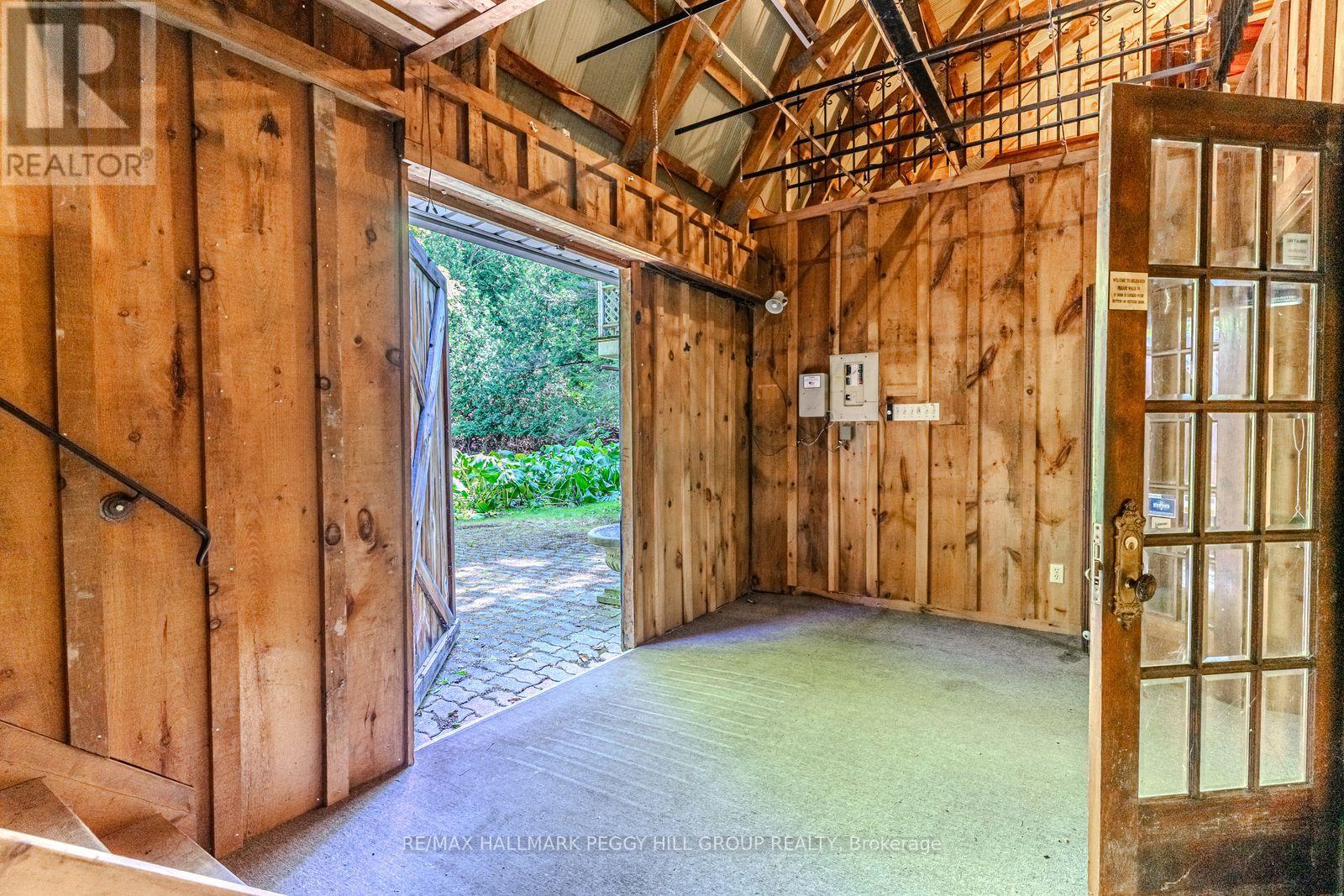 8275 County Road 9, Clearview, Ontario  L0M 1G0 - Photo 16 - S12612816