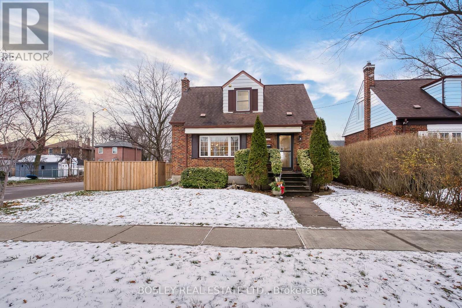 29 Patika Avenue, Toronto, Ontario M9N 2E7 - Photo 49 - W12609776