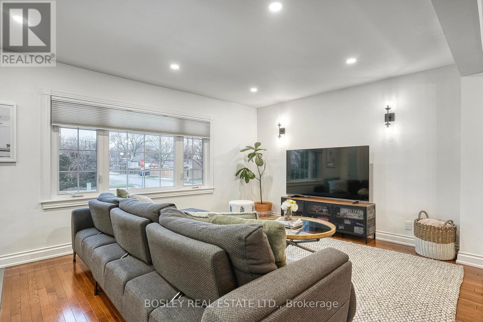 29 Patika Avenue, Toronto, Ontario M9N 2E7 - Photo 14 - W12609776