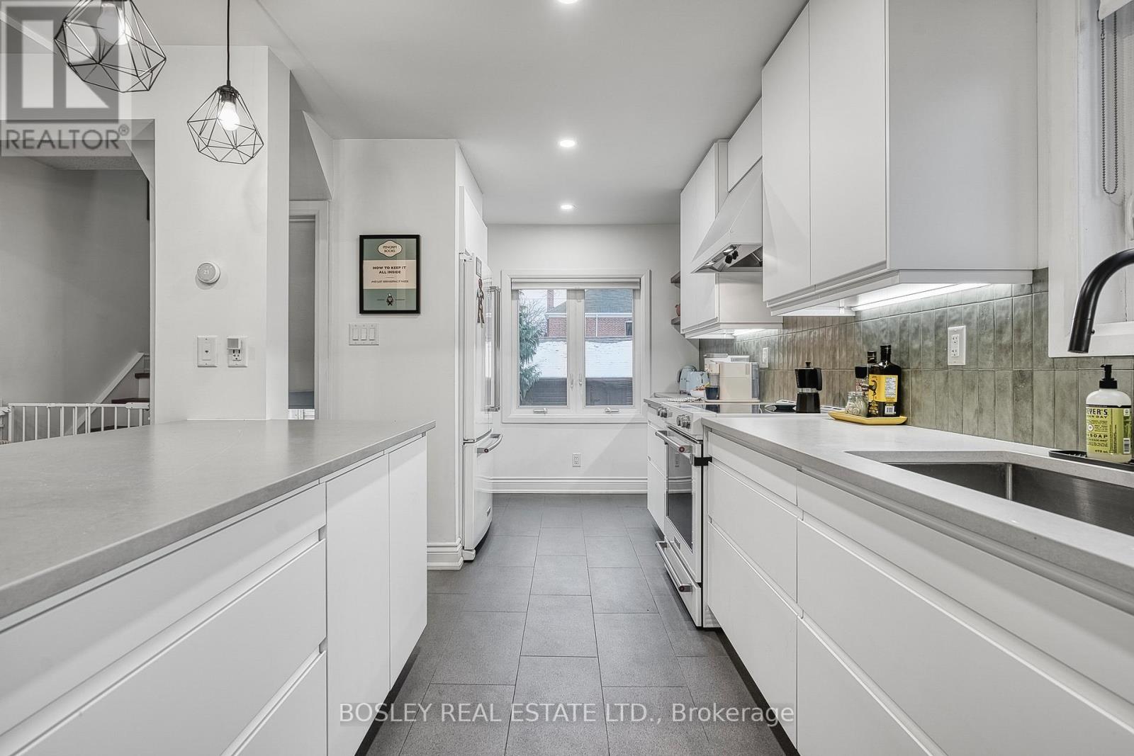 29 Patika Avenue, Toronto, Ontario M9N 2E7 - Photo 3 - W12609776