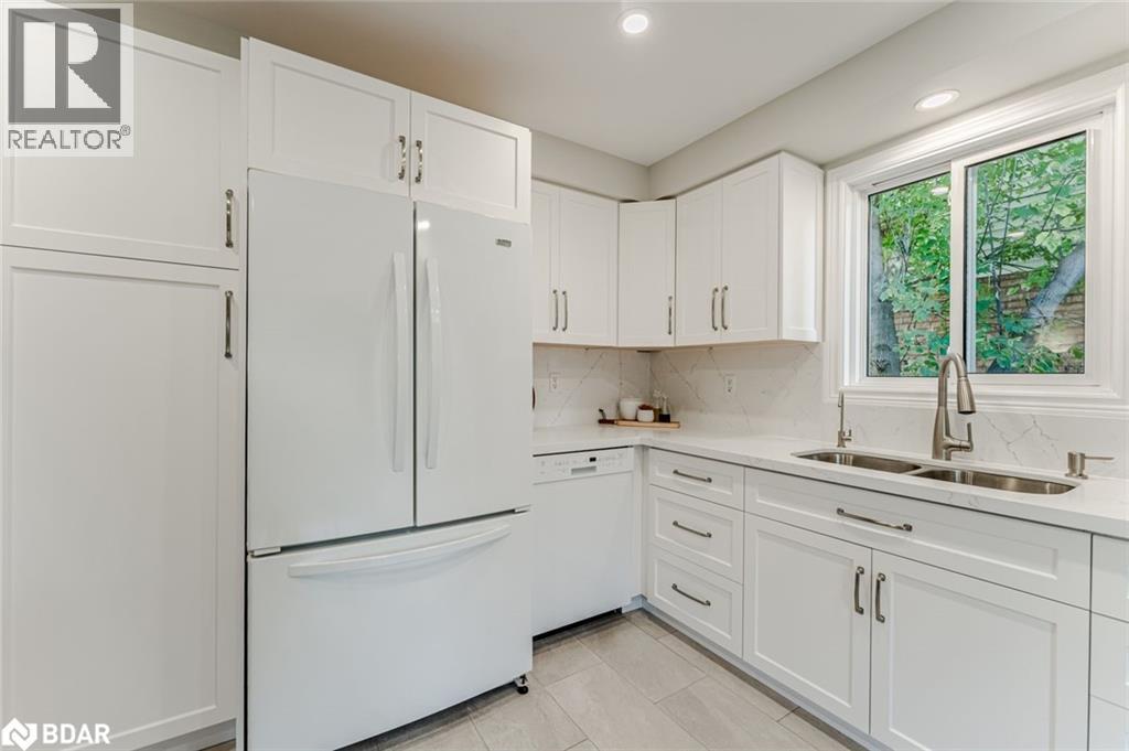 222 Bishop Drive, Barrie, Ontario L4N 6X8 - Photo 9 - 40789160