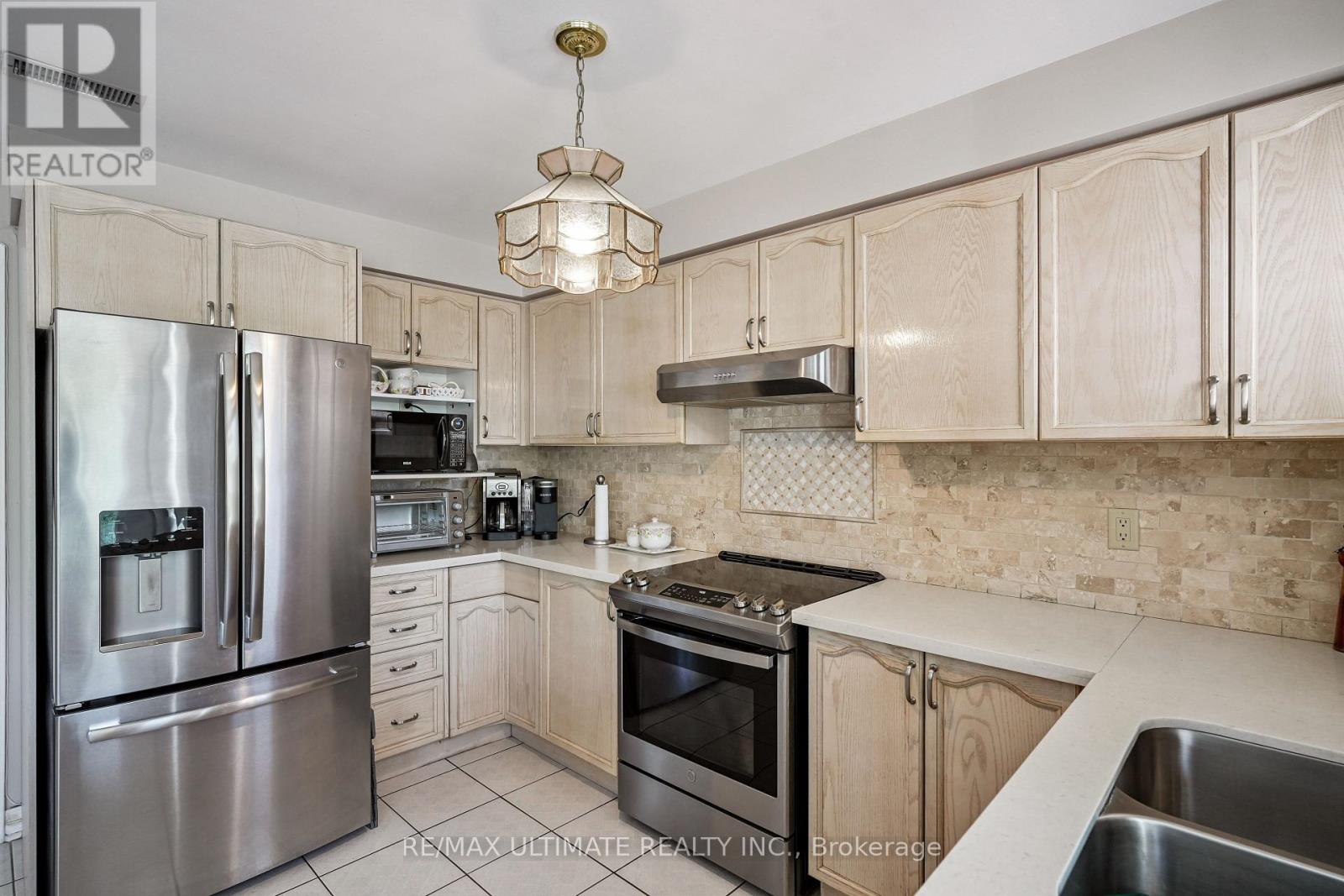 961 Focal Road, Mississauga, Ontario  L5V 1M8 - Photo 6 - W12612708