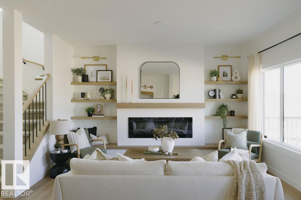 8961 Elves Lo Nw, Edmonton, Alberta  T6M 3G3 - Photo 4 - E4465961