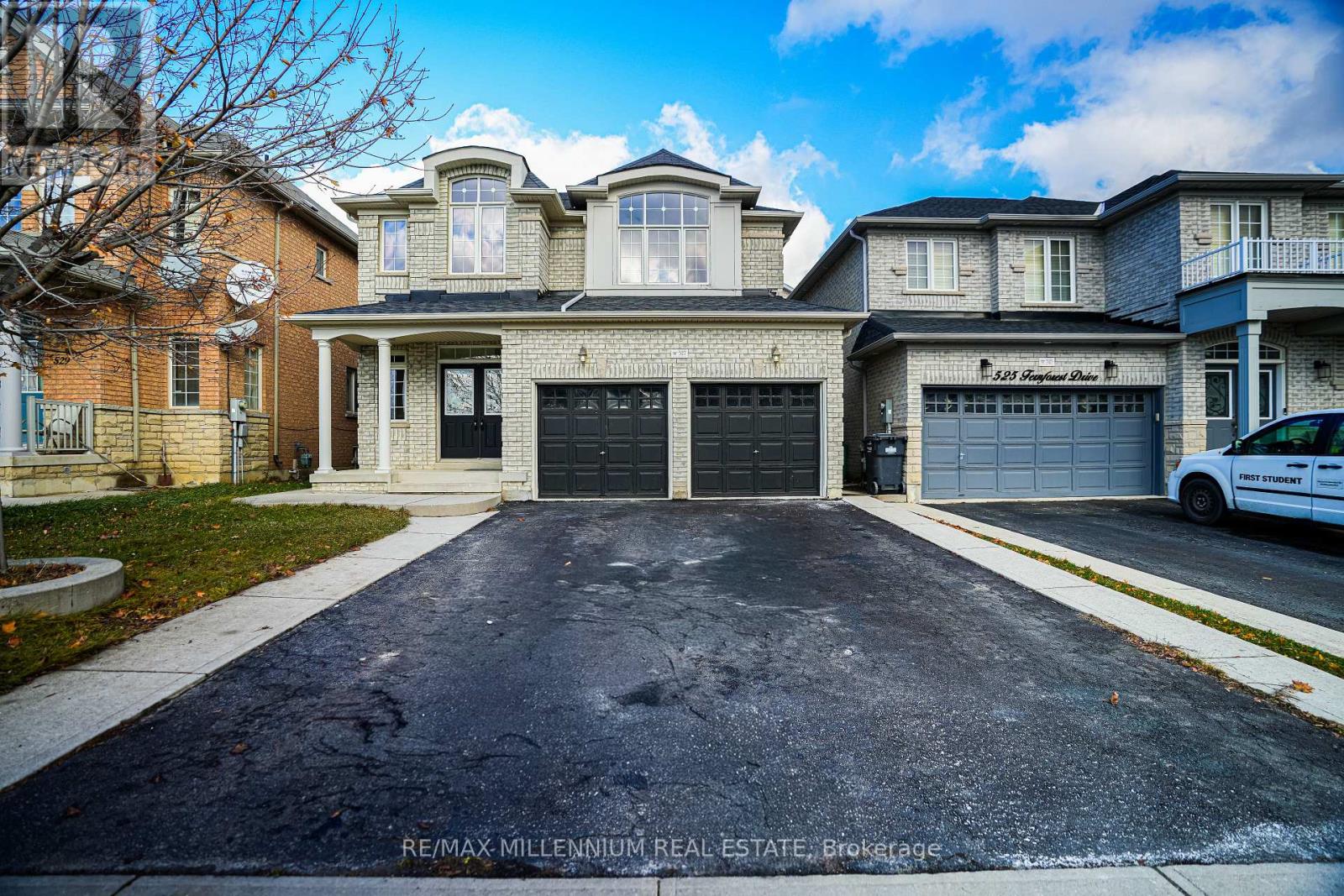 527 FERNFOREST DRIVE, Brampton, Ontario