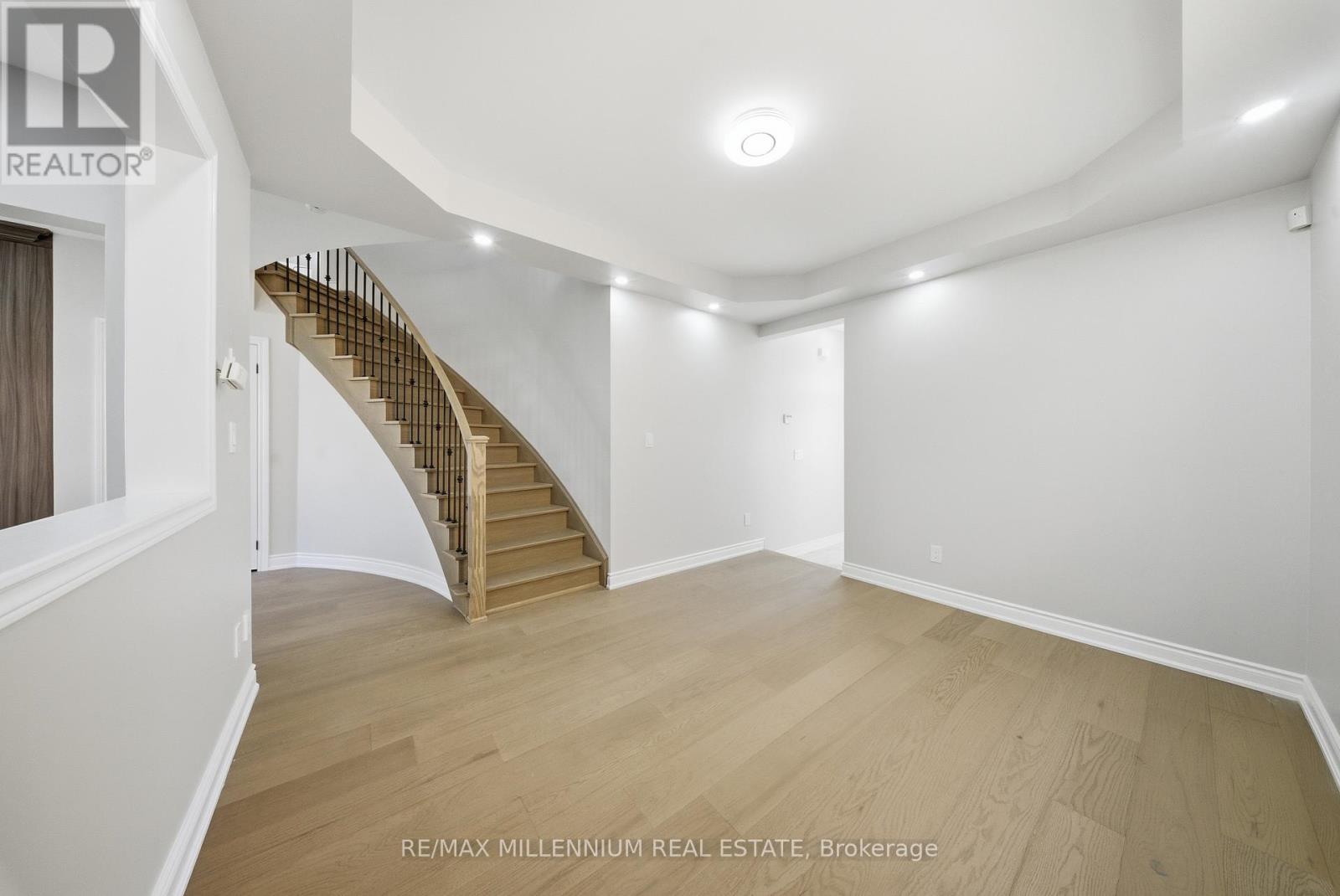 527 Fernforest Drive, Brampton, Ontario  L6R 0S2 - Photo 11 - W12612764