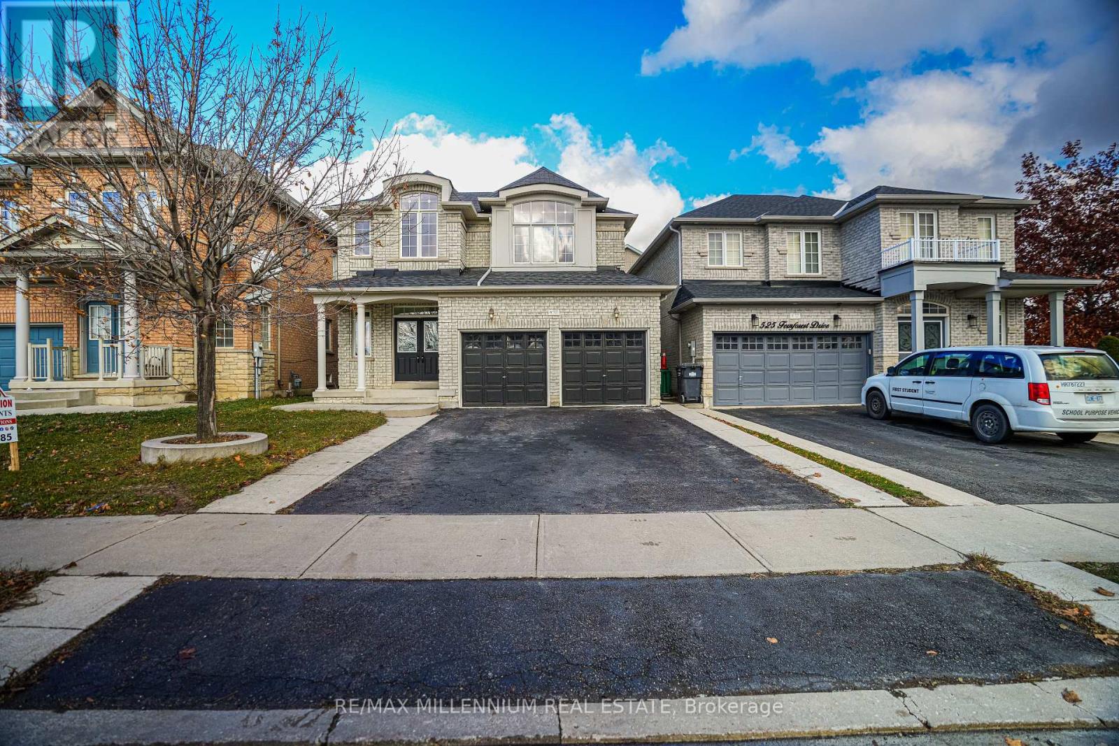 527 Fernforest Drive, Brampton, Ontario  L6R 0S2 - Photo 2 - W12612764