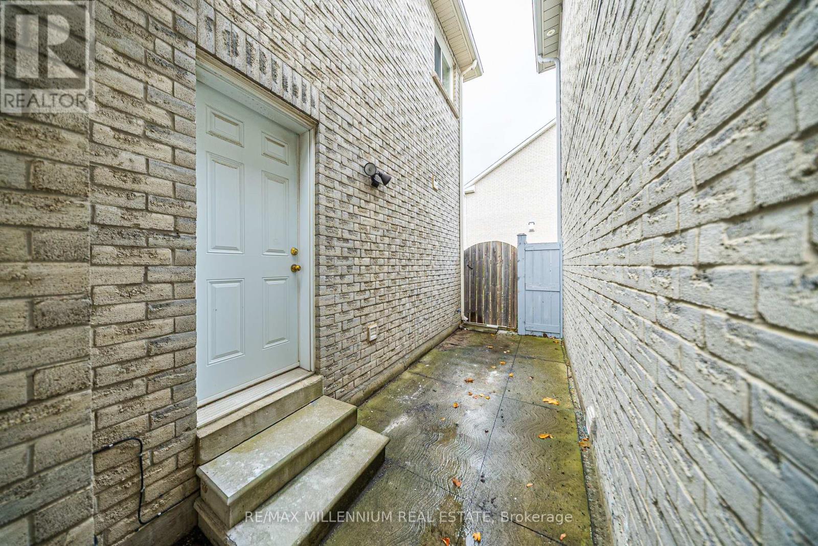 527 Fernforest Drive, Brampton, Ontario  L6R 0S2 - Photo 32 - W12612764