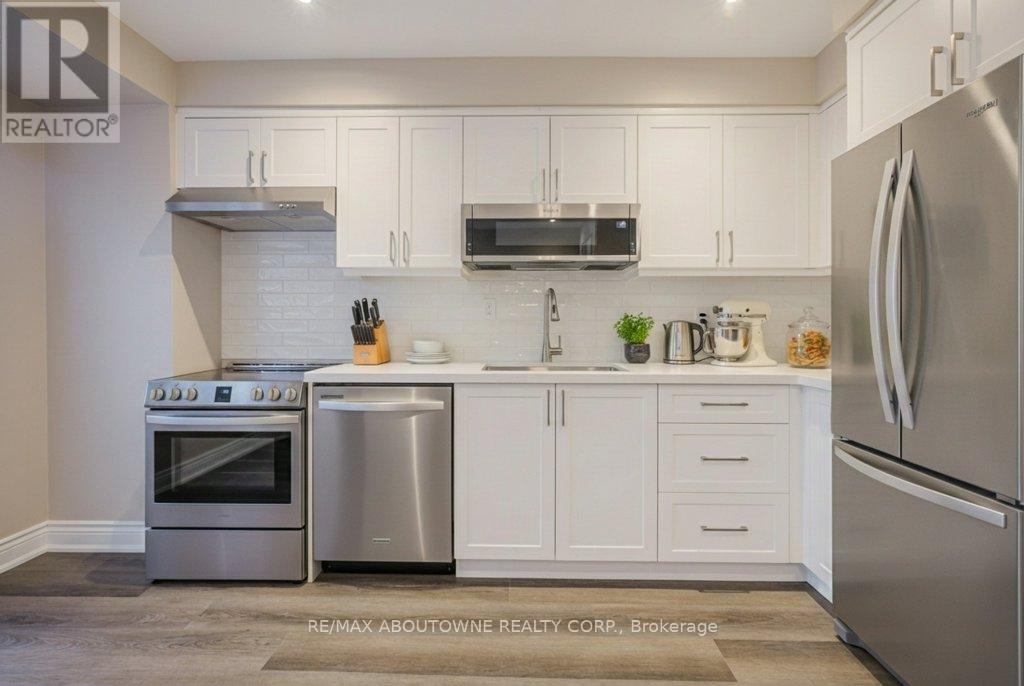 13 Normandy Place, Oakville, Ontario  L6K 1R9 - Photo 2 - W12612766