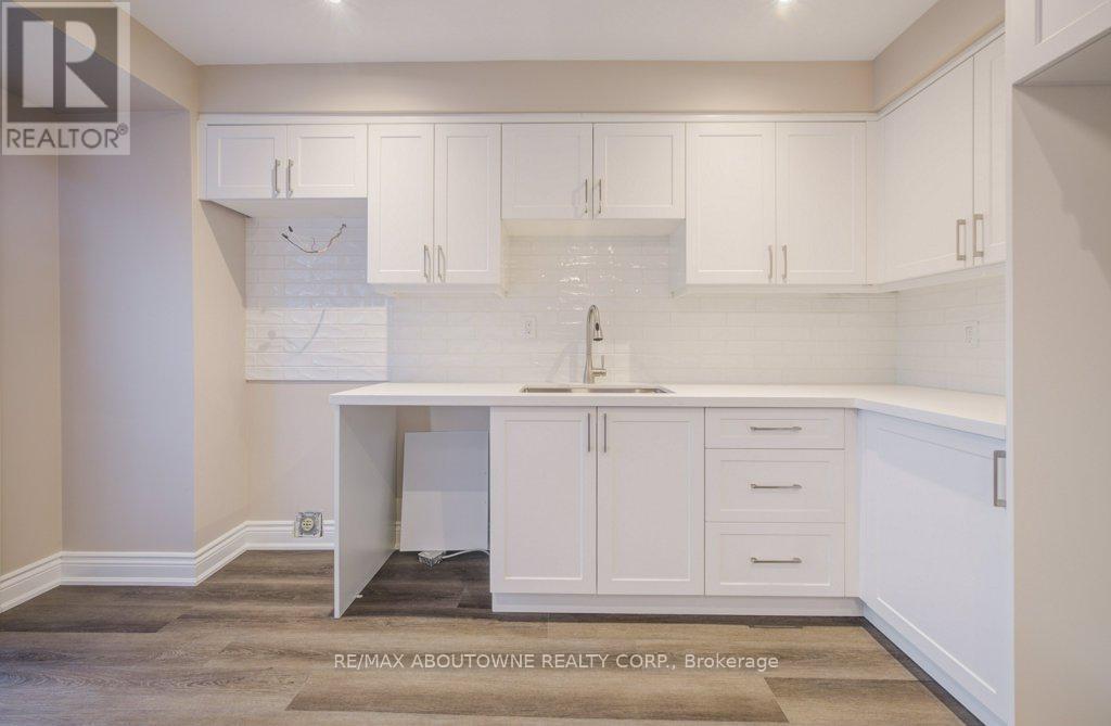 13 Normandy Place, Oakville, Ontario  L6K 1R9 - Photo 3 - W12612766