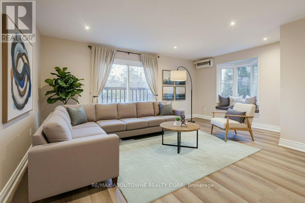 13 Normandy Place, Oakville, Ontario  L6K 1R9 - Photo 4 - W12612766