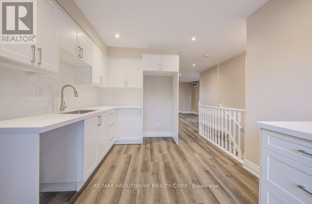 13 Normandy Place, Oakville, Ontario  L6K 1R9 - Photo 9 - W12612766