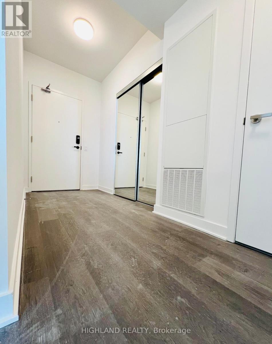 5706 - 3900 Confederation Parkway, Mississauga, Ontario  L5B 0M3 - Photo 3 - W12612772