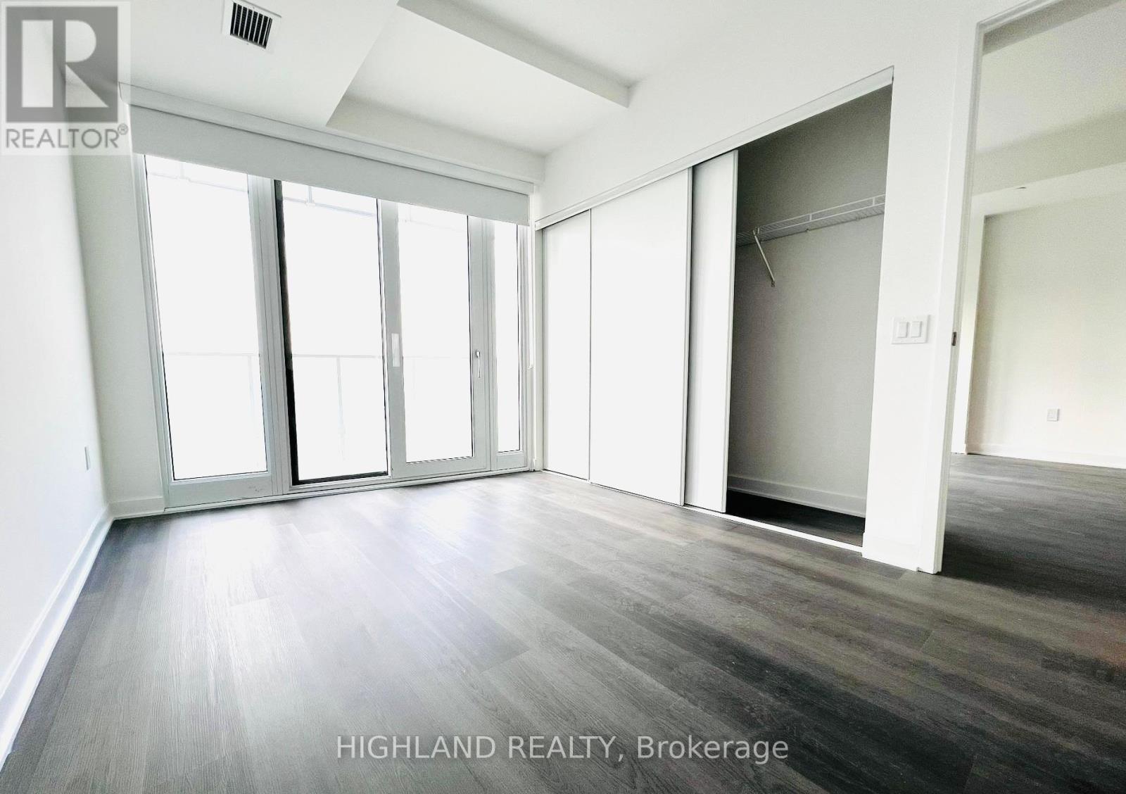 5706 - 3900 Confederation Parkway, Mississauga, Ontario  L5B 0M3 - Photo 6 - W12612772