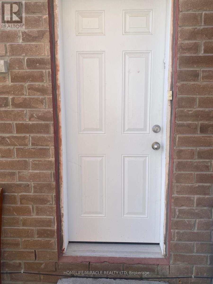 16 GOLDEN SPRINGS DRIVE, Brampton, Ontario