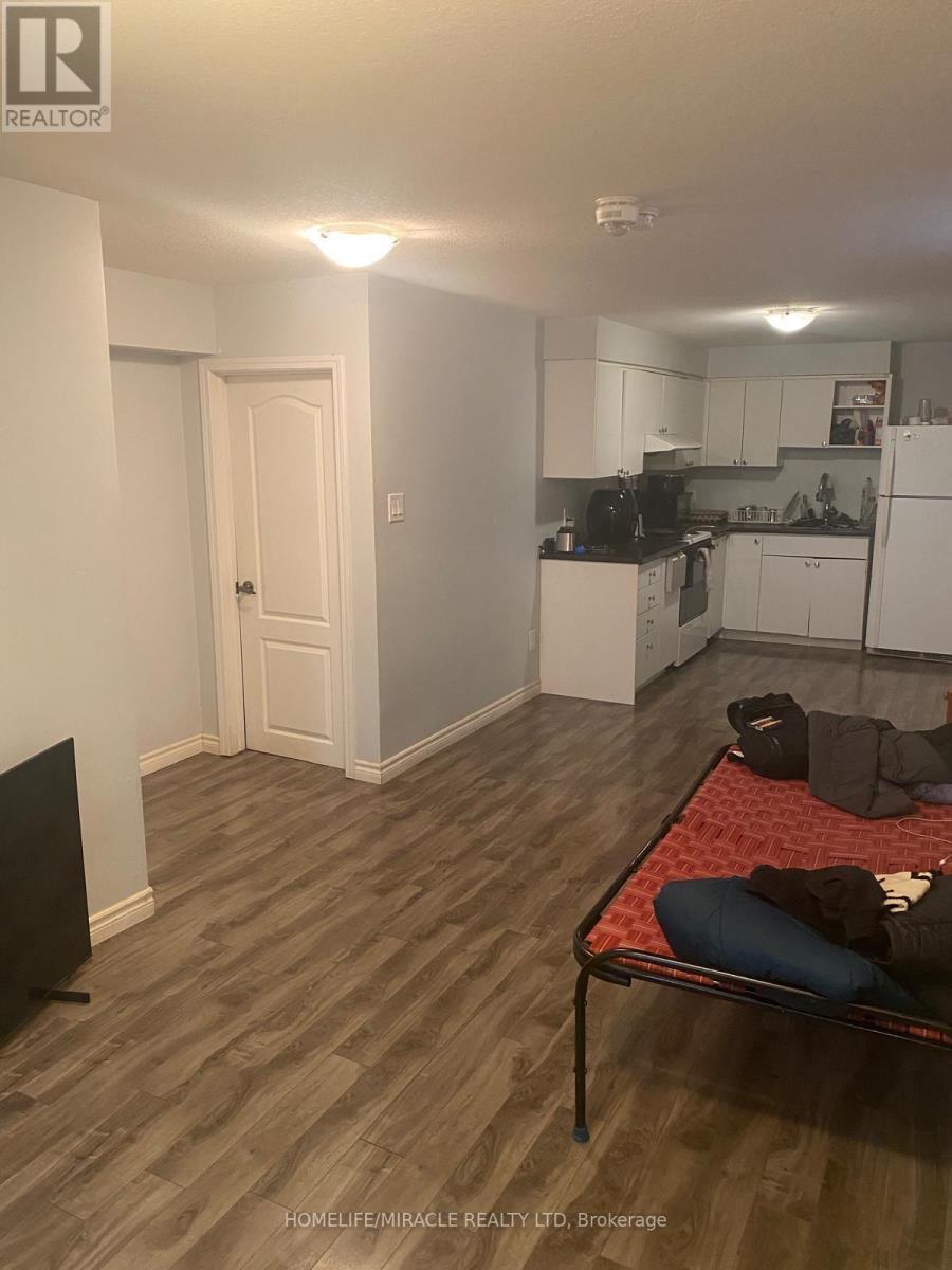 16 Golden Springs Drive, Brampton (Northwest Brampton), Ontario  L7A 4N4 - Photo 4 - W12612828