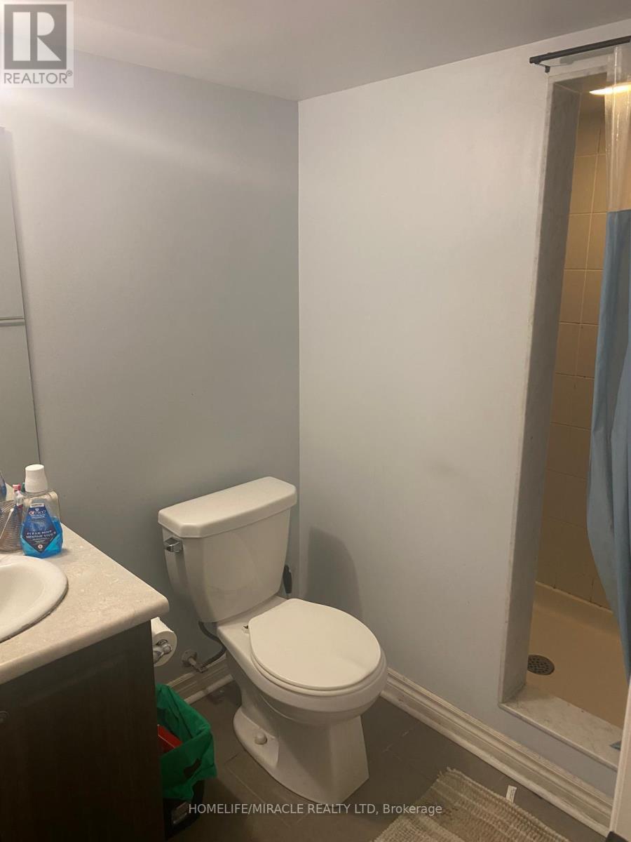 16 Golden Springs Drive, Brampton (Northwest Brampton), Ontario  L7A 4N4 - Photo 5 - W12612828