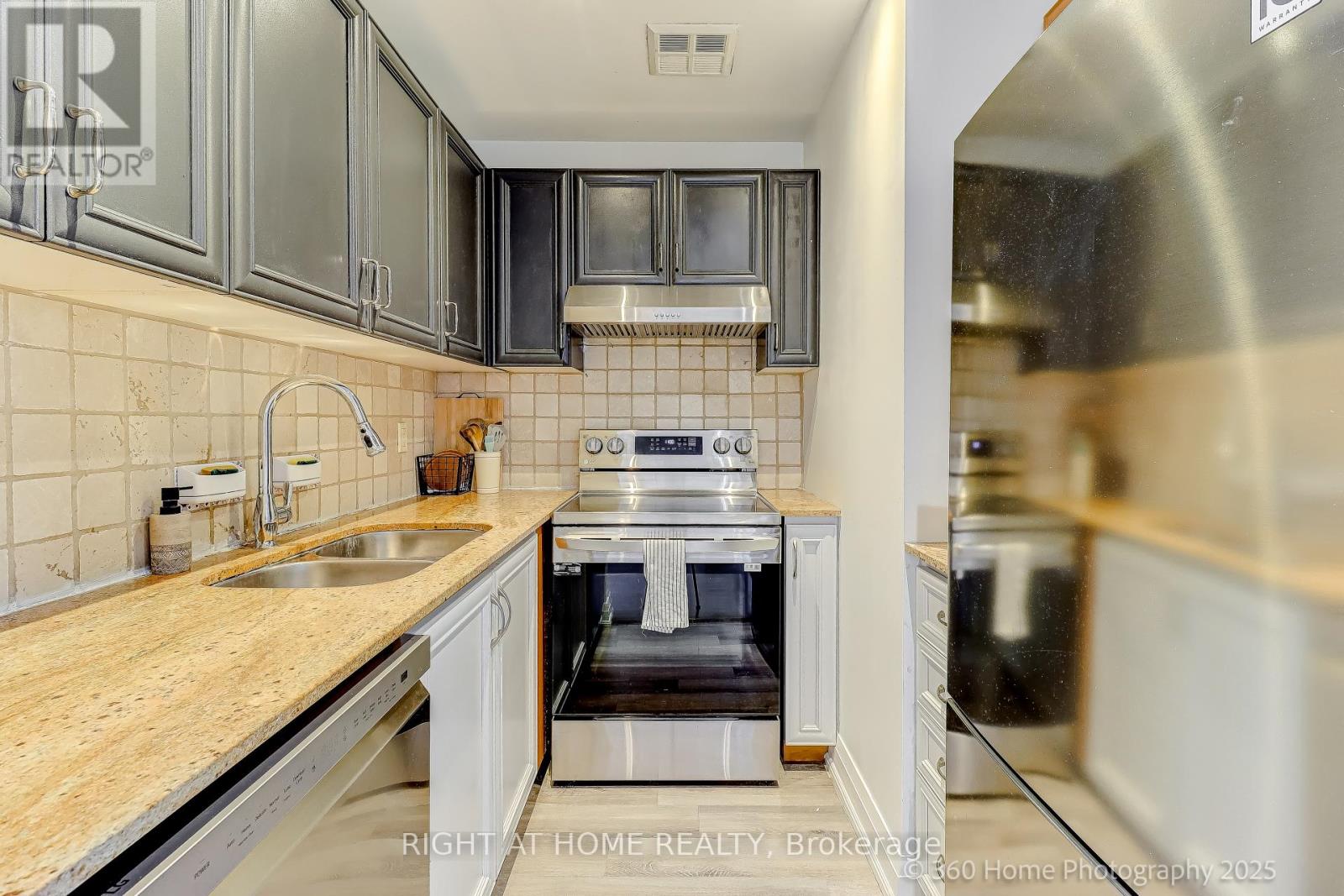 203 - 2737 Keele Street, Toronto, Ontario  M3M 2E9 - Photo 10 - W12612836