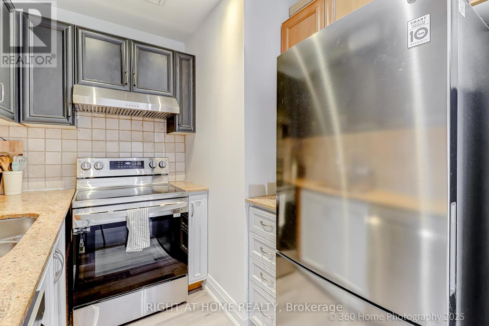 203 - 2737 Keele Street, Toronto, Ontario  M3M 2E9 - Photo 11 - W12612836