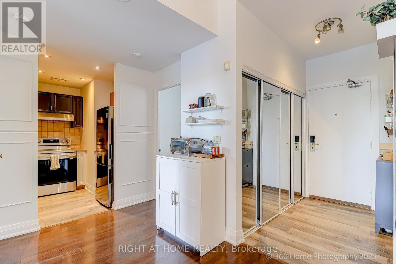 203 - 2737 Keele Street, Toronto, Ontario  M3M 2E9 - Photo 4 - W12612836