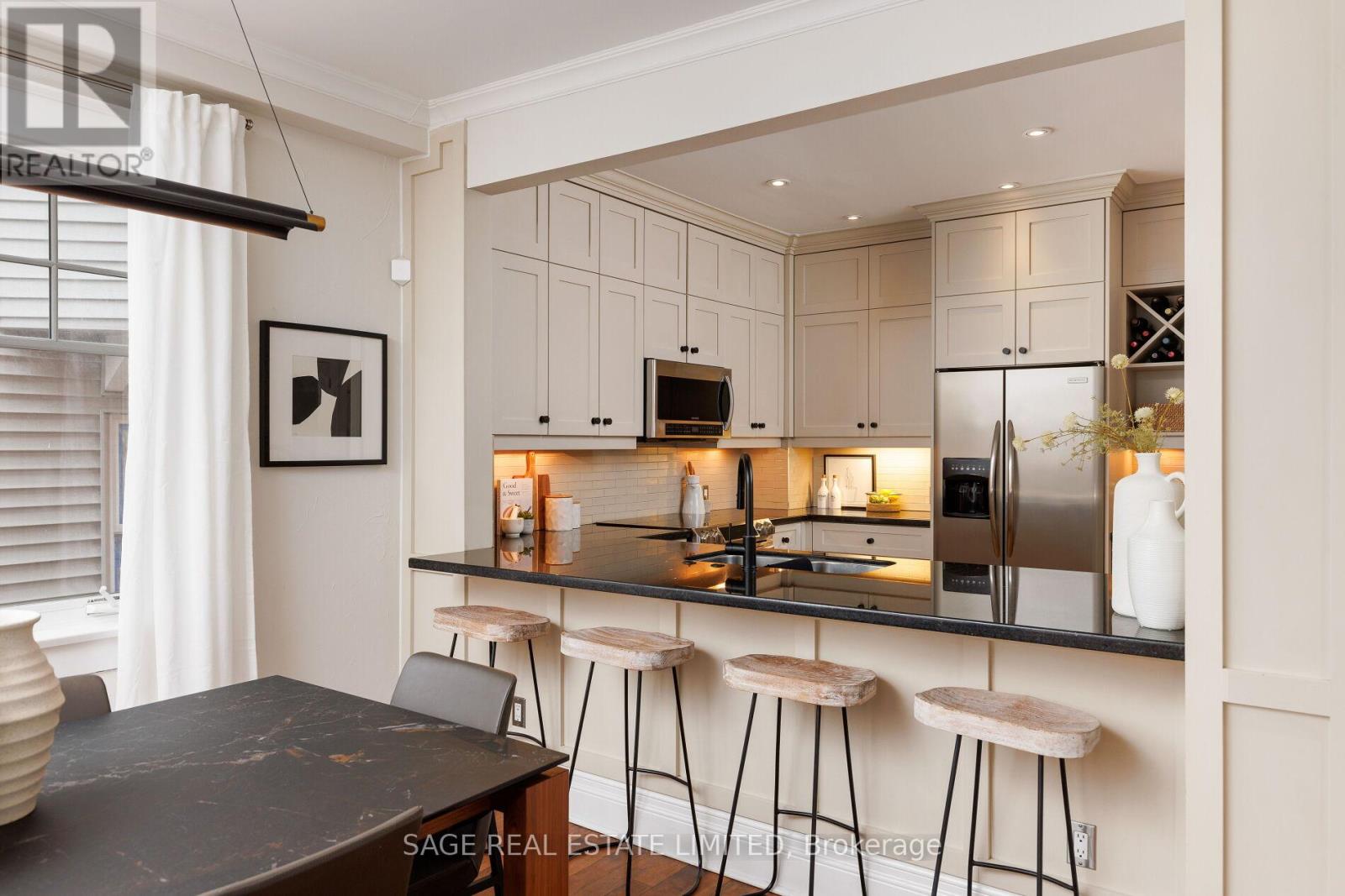 277 Evelyn Avenue, Toronto, Ontario  M6P 2Z8 - Photo 11 - W12612856